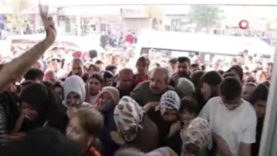 Kahramanmaraş'ta giyim mağazasında indirim kampanyası izdihama neden oldu