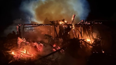 Bolu'da 2 katlı ahşap ev küle döndü