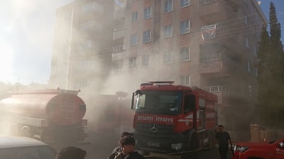 Şanlıurfa'da medikal malzeme deposunda yangın paniği