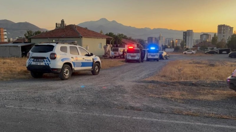 Kayseri'de kar maskeli saldırganlar baba ve oğlunu vurdu
