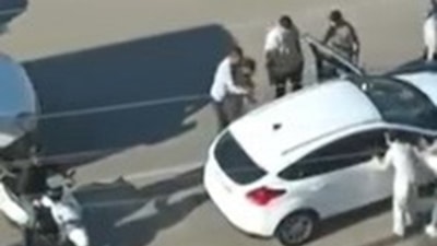 Adana'da yol verme kavgasında birbirlerine saldırdılar