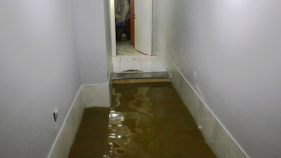 Ankara'da evini su basan vatandaş belediyeye isyan etti: Konser yapma, yaşanacak yer yap