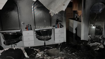 İstanbul'da 7 saat sonra açılışı yapılacak kuaför kundaklandı: 800 bin TL zarar