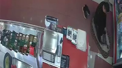 Erzurum'da patlamadan korksa da namazını bırakmadı