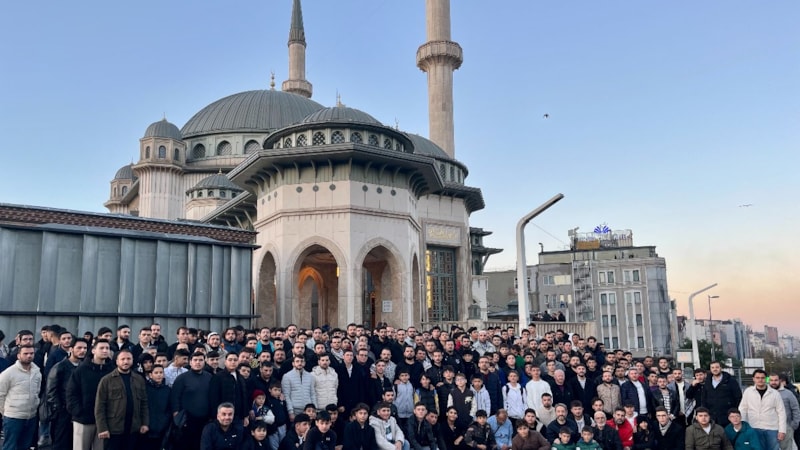 İstanbul'da gençler TÜGVA organizasyonunda Taksim Camii’nde buluştu