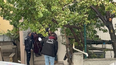 Kayseri'de yağmurlu havada tamir ettiği çatıyı kontrol ederken düştü