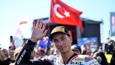 Toprak Razgatlıoğlu, Superpole yarışını kazanarak şampiyonluğa biraz daha yaklaştı