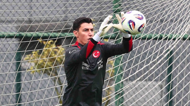 Berke Özer, izinsiz şekilde kamptan ayrıldı!