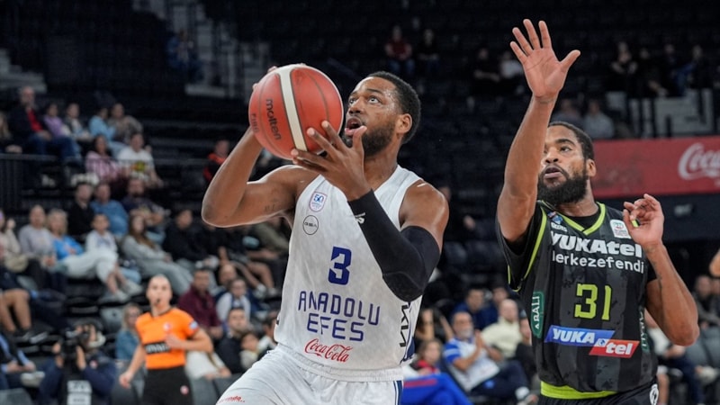 Anadolu Efes'ten Merkezefendi Belediyesi Basket'e 18 sayılık fark!