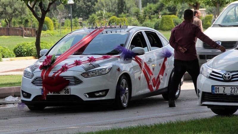 Kocaeli'de düğün konvoyunda gürültü yapan araç sahibine şok: Trafikten men edildi