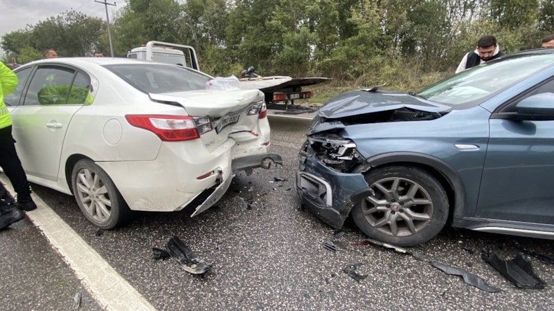 Kocaeli’de 5 araç birbirine girdi: 5 yaralı