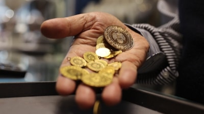 Altın, haftaya rekorla başladı