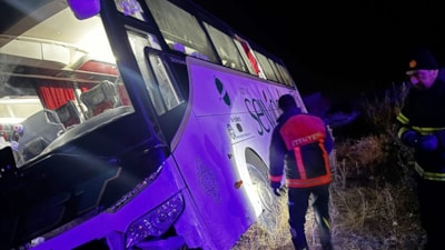 Aksaray'da sürücü yemekten zehirlenip bayıldı: Otobüs devrildi