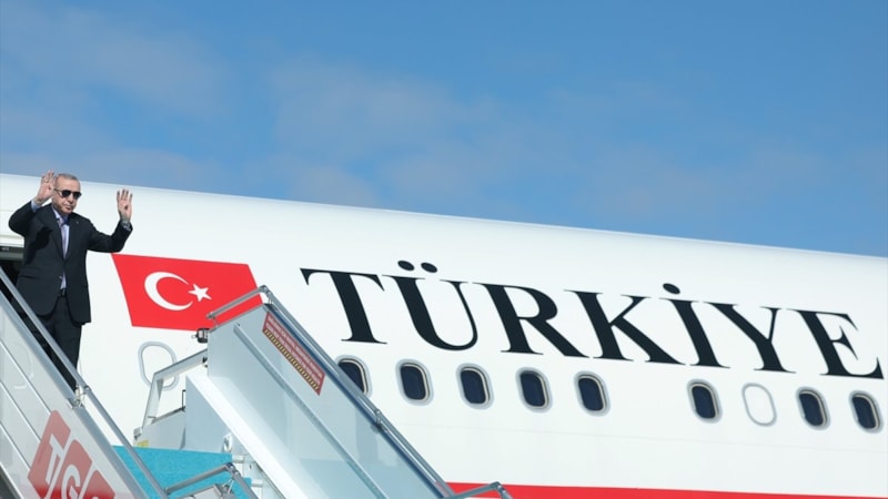 Gazze zirvesi öncesi havada hareketli anlar: Cumhurbaşkanı Erdoğan'ın uçağı pisti pas geçti