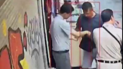 İstanbul'da tırnakçılık yöntemiyle turistlerin paralarını çalan 3 şüpheli yakalandı