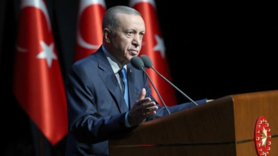 Cumhurbaşkanı Erdoğan: Özel, Brüksel'de laf üretirken biz eser üretiyoruz
