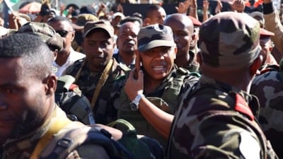 Madagaskar'da Cumhurbaşkanı ülkeyi terk etti: Ordu yönetime el koydu