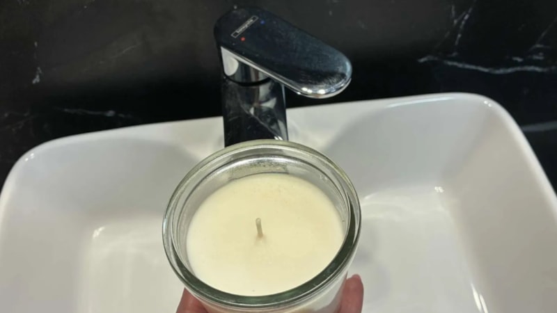 Banyo musluklarını parlatmanın sırrı: Bir tane mum yetiyor