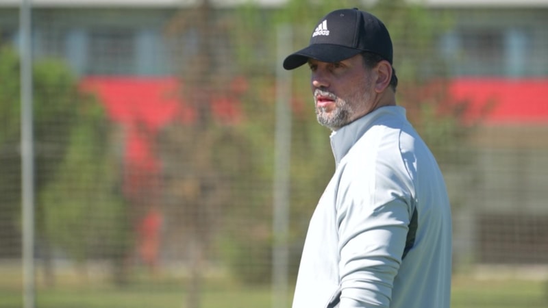 Erol Bulut, Antalyaspor'la ilk antrenmanına çıktı