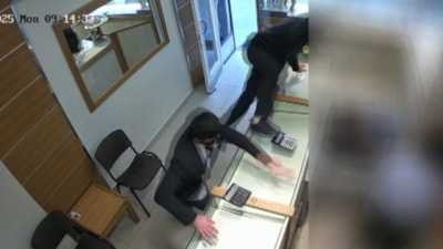 İstanbul'da kuyumcudan 1 kg altın ve 300 bin TL nakit para çalan soyguncular yakalandı