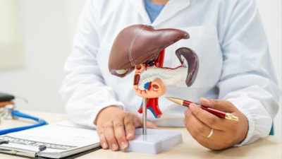 Bu 4 belirtiyi hafife almayın: Karaciğeriniz alarm veriyor olabilir