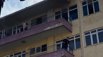Antalya'da apartmanda çıkan yangında 5 çocuk balkonda mahsur kaldı