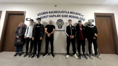 Tekirdağ'da 'düğün konvoyu aracı' görünümlü otomobilde göçmenler yakalandı