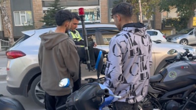 Aksaray'da plakasız, kasksız ve ehliyetsiz sürücüye ceza yağdı