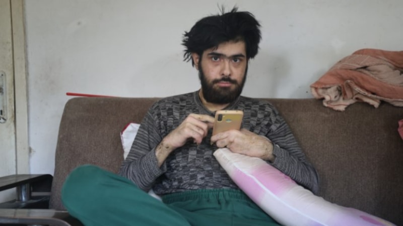 3 yıldır evden çıkmayan gencin eski hali ortaya çıktı!