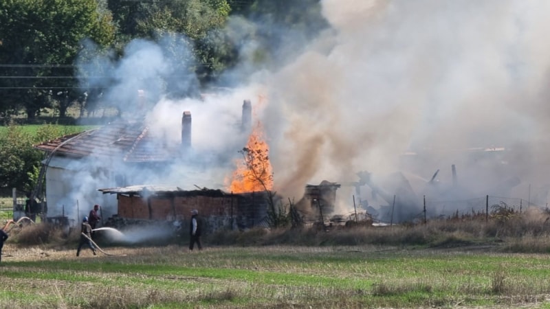 Kütahya’da odunlukta çıkan yangın, evi ve araçları kül etti
