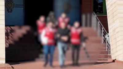 Isparta'da kendilerini kamu görevlisi gibi tanıtıp 45 bin dolarlık vurgun yaptılar