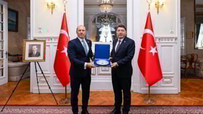 Yılmaz Tunç'tan Türkiye’nin Bükreş Büyükelçiliği’ne ziyaret