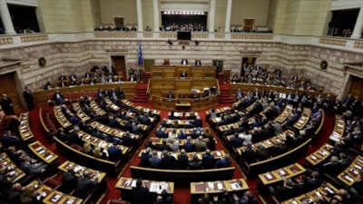 Yunanistan'da iki kez greve neden olan yasa tasarısı parlamentoda kabul edildi