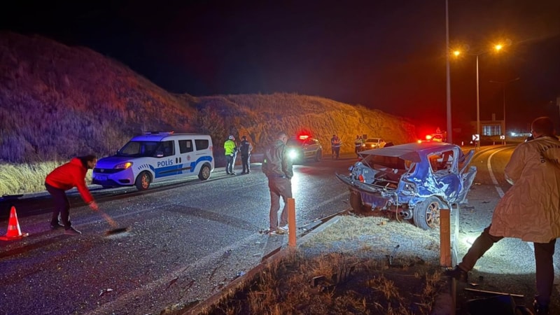 Yozgat'ta direğe çarpan otomobilin sürücüsü yaşamını yitirdi