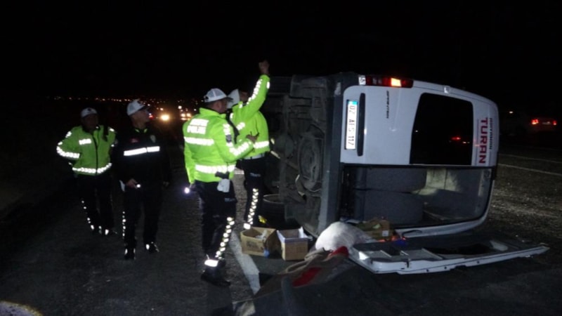 Malatya'da kazaya karışan minibüs devrildi: 14 yaralı