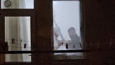 Çorum'da bir kişi arkadaşını kılıçla rehin aldı