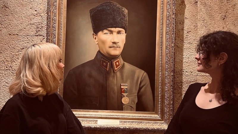 Atatürk fotoğrafıyla LGBT propagandası