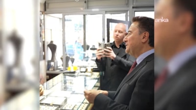 Ali Babacan gittiği kuyumcuda altın hesabı yaptı