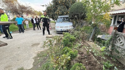 Düzce'de hafif ticari araç durakta bekleyenlere çarptı: 1 ölü