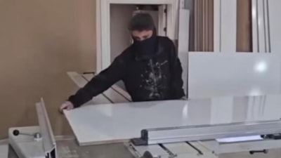 Aksaray'da kafasına kereste düşen çocuk can verdi