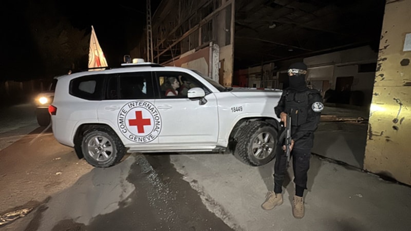 Hamas, İsrailli esirin cesedini Kızılhaç'a teslim etti