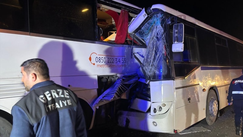 Sinop'ta otobüslerin çarpıştığı kazada 12 kişi yaralandı