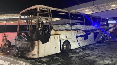 Ankara'da park halindeki otobüs alevlere teslim oldu