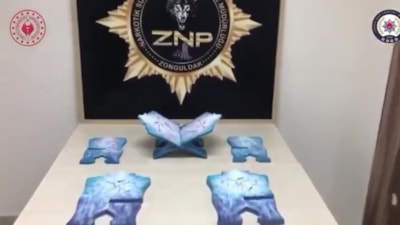 Zonguldak'ta uyuşturucu operasyonunda şaşırtan görüntü: Rahleye gizlemişler