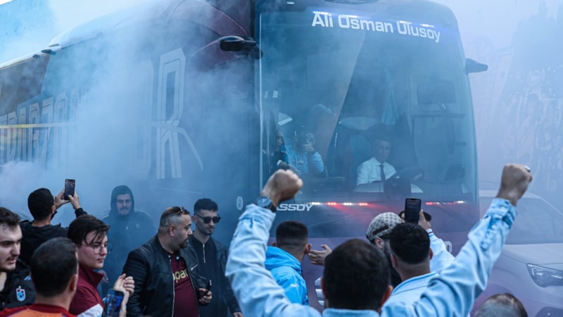 Trabzonspor taraftarı takımını Rize'ye uğurladı