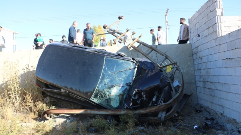 Hakkari'de düğün yolunda kaza meydana geldi