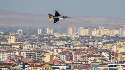 SOLOTÜRK Kayseri'de gösteri uçuşu yaptı: Vatandaştan yoğun ilgi