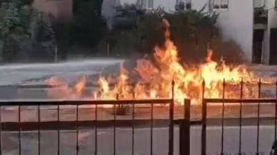 Mersin'de doğal gaz sızıntısı olan bölgede çakmak kullanımı sonucu parlama yaşandı
