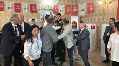 CHP Samsun İl Kongresi’nde baba ile oğlu arasında arbede