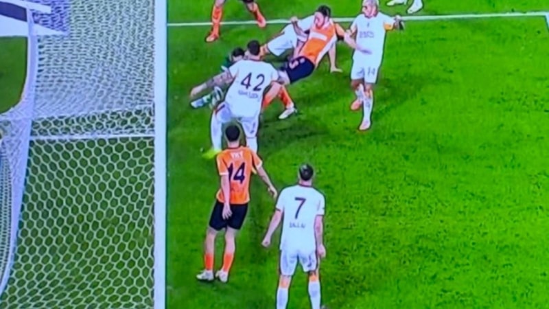 Başakşehir'in Galatasaray karşısında golü VAR'dan döndü
